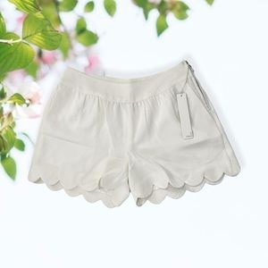 LINE & Dot Scalloped Hem Shorts